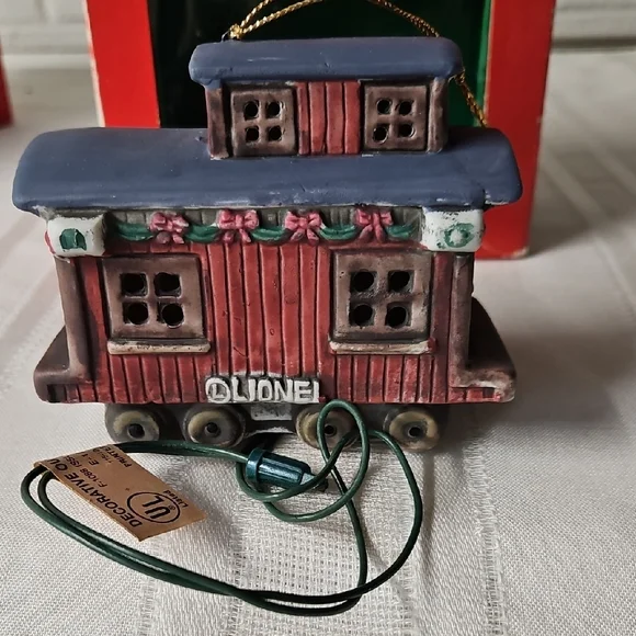 Lionel Christmas Caboose Ornament, 1st Edition - Picture 3 of 9